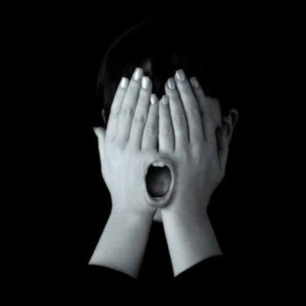 Tutarsz veya geveleyerek mi konumaya balad?