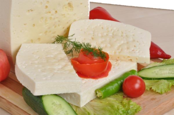 Peynir: Diler iin olduka faydal olan bu besin ieriinde bulunan kalsiyum, fosfor ve protein gibi maddeler dilerde plak oluumunu ortadan kaldrrken, oyuklarn olumasna da mani olur.