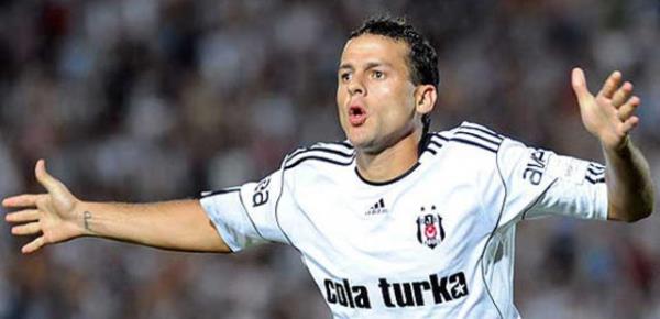 BOBO (Beikta, 2005-06)<br>    Bobo transferi siyah beyazllarn yreine su serpen bir transfer oldu. lk sezonunda ligde 14 mata 5 gol atan Brezilyal oyuncu, kupada da 7 mata 4 gol kaydetti.