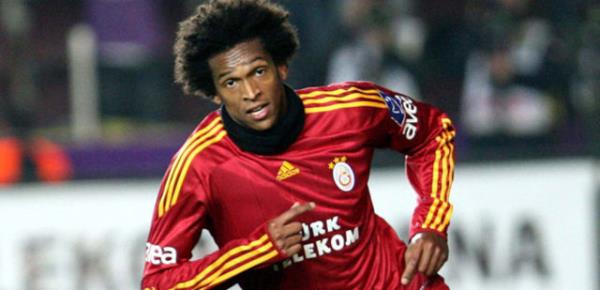 O ALVES (Galatasaray, 2009-10)<br>    Galatasaray'n byk umutlarla kiralk olarak kadrosuna katt Brezilyal golc, 13 mata sadece 3 gol atarken, srekli gece hayatndaki performansyla anld.