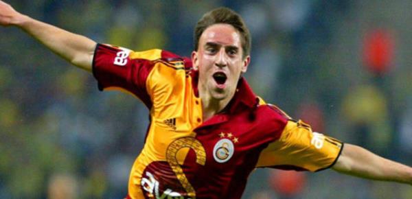 FRANCK RIBERY (Galatasaray, 2004-05)<br>    Metz'den Galatasaray'a transfer olduunda ayn dnemde Fenerbahe de Nikolas Anelka'y transfer ettii iin "Anelka'nn bonusu" olarak anlyordu. Ancak Ribery abukluu ve kanattaki etkinlii ile herkesi ksa srede byledi.