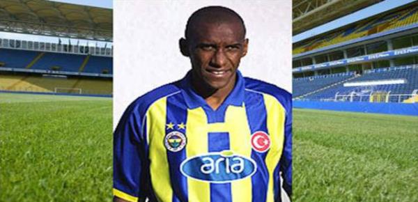 SIMAO (Fenerbahe, 2001-02)<br>    Transfer edildiinde 34 yanda olan Simao ilk aklamasnda, "Buraya tesadfen gelmedim. Brezilya'nn en iyi orta saha oyuncusu seildim. Henz milli takmda oynamadm ama hedefim milli takm formas giymek" demiti... 10 malk servenin ardndan yollar ayrld!