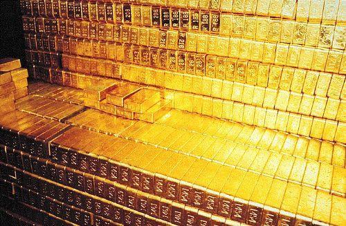 Dnya'daki altnn %99'u, ekirdei ierisinde bulunur. yle ki, Dnya'nn evresini 45 santimetre kalnlnda sarabilecek kadar altn vardr.