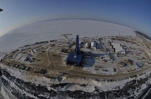 Dnya zerinde alan en derin delik, Sakharin-1 kuyusudur ve 12.4 kilometre derinlie inmitir. Dnya'nn yzeyinden merkezine olan uzaklk (yarap) ise 6371 kilometredir.