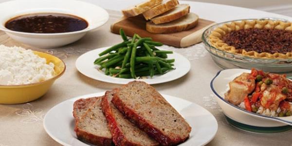 2. AZ VE SREKL YYN<br>      Yemek yedikten sonra, sindirim srasnda vcut nemli miktarda enerji harcar. Sindirimden sonra ise metabolizma hz yava yava dmeye balar. Metabolizma hznn devamn salamak iin gn iinde 3 ana n yerine 4-5 ara n yiyebilirsiniz. Bu yntemle daha az kalorili yemeklerle daha uzun sreli tokluk hissi salayabilirsiniz.