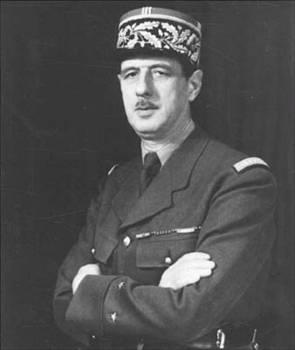 Yazar  <br>    Charles De Gaulle  <br>    Askeri Akademi mezunu Charles De Gaulle, I. Dnya Sava sonrasnda katld Polonya-Sovyet Sava&#8217;nda edindii tecrbelerden yola karak birok kitap yazd. Fransa'da rabet gren statik savunma doktrini yerine, mekanize ve zrhl birliklerden olaacak modern bir ordunun kurulmas gerektiini savundu. Ancak grleri, askeri otoriteler tarafndan ho karlanmad. Bu nedenle de De Gaulle, sava aras dnemde kariyerinde ok yava ilerledi. II. Dnya Sava baladnda henz albay rtbesindeydi.