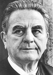 Oysa Sirica snavda baarl olabileceine hi ihtimal vermemiti. Ailesine kar duyduu sorumluluk duygusu da baskn geldii iin kariyerine hukuk alannda devam etmeye karar verdi.