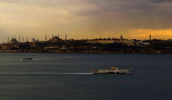 &#8220;stanbul&#8217;un 100 deti&#8221; kitab gemiten gnmze kadar stanbul&#8217;da yaam toplumlarn byk kitleleri etkisi altna alan nemli detlerini konu alyor. Kitapta Hristiyanlarn, Mslmanlarn hatta Paganlarn bile dini inanlarna ynelik gerekletirdikleri aktiviteler, festivaller ve batl inanlar yer alyor.<br>Kitabn yazar Uur Akta&#8217;la gemiten gnmze stanbul&#8217;un en enteresan 100 detini konutuk.