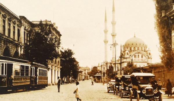 -Kitap stanbul&#8217;un hangi dnemini kapsyor?<br>  Hristiyanlk&#8217;tan ncesine hatta Pagan dinine inananlarn olduu dneme kadar uzanyor. 1950&#8217;lerde de sonlanyor.