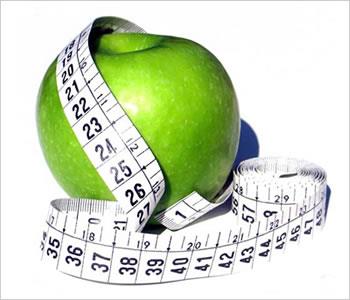 Kan ekeri:<br>    Elma sirkesinin antiglisemik zellii kan ekeri seviyesini salkl derecede tutmaya yardmc olur. Bir bardak su ierisine 3 kak elma sirkesi katldnda midenin sindirme ilemini daha salkl yapmasna yardmc olur. Bu karm gnde 3 kere tketilerek daha etkili bir sonu alnabilir. Ayrca dzenli olarak alnan bu karm, kan ekeri seviyesini dengelemeye yardmc olur.