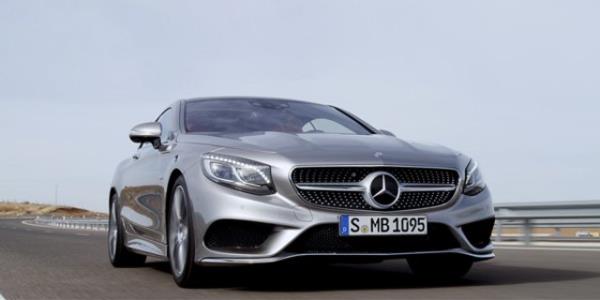 Mercedes-Benz:  <br>  Avusturyal tccar Emil Jelinec, 1897 ylnda yar kazand araca kznn ad olan Mercedes'i koydu ve bunun erefine irketin kurucular Gottlieb Daimler ve Karl Benz rettikleri aralara Mercedes adn vermeye devam ettiler.