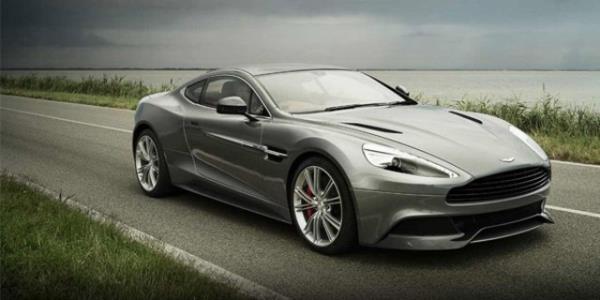 Aston Martin:  <br>  ngiliz spor otomobil reticisi Aston Martin, adn kurucularndan biri olan Lionel Martin'in rettii yar otomobillerini Aston tepesinde denemesiyle alr.