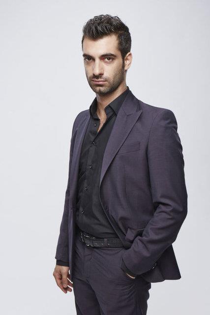 yi derecede ngilizce biliyor.