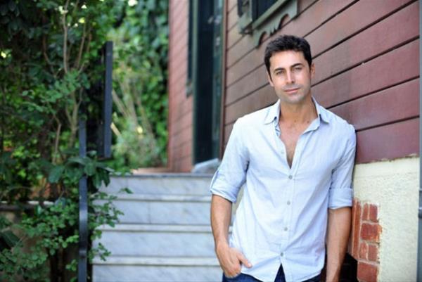 Onun da Franszcas iyi dzeyde.