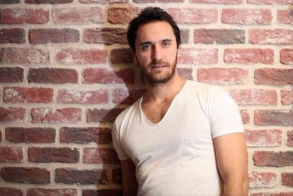 yi derecede talyanca biliyor.