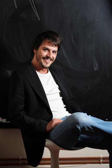 Mehmet Gnsur, talyan Lisesi mezunu.