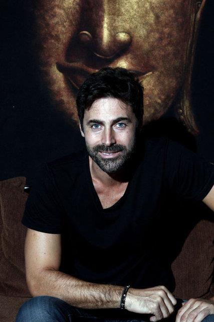 Kvan Kasabal da Saint Benoit mezunu.