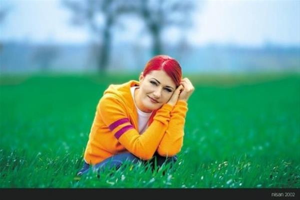 Galatasaray Lisesi'ni bitiren Eretin, iyi derecede Franszca biliyor.