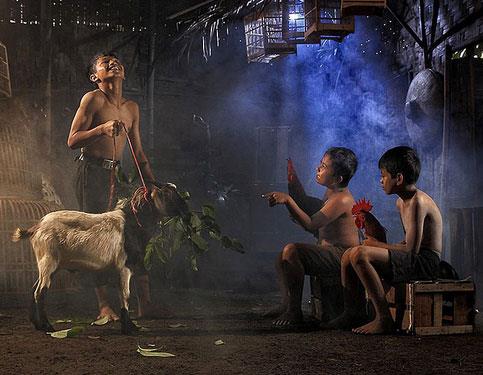 Fotorafl hobi olarak yapt syleyen Damar, fotoraflarn saat 7 ile 9 arasnda ektiini onun dndaki saatlerini burada yaayan insanlar arasnda geirdiini sylyor