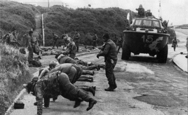 1982  <br>gal le Sava Sona Eriyor