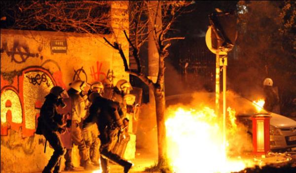 7- KRESEL EKONOMK VE SYAS SSTEMN KMES: Ekonomik kntler sosyal kaosa, i atmalara, ayaklanmalara ve hukuki sistemlerin kne gtryor.