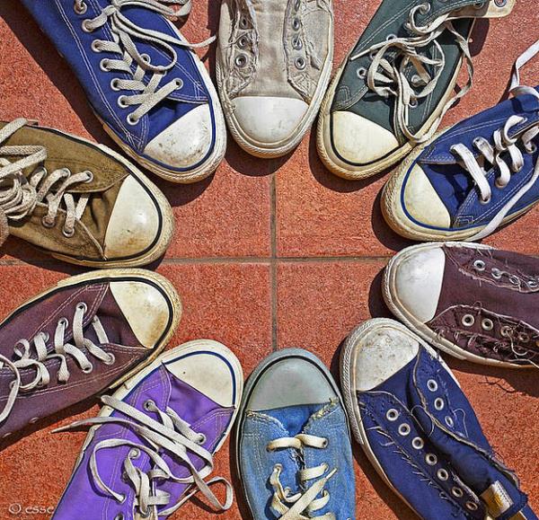 Derhal 5 converse'li arkada bir araya gelmeliyiz, derhal!