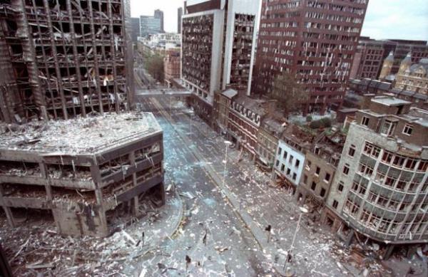 IRA'nn bombal eyleminden sonra Londra, 24 Nisan 1993 <br>  Fotoraf: Andre Camara