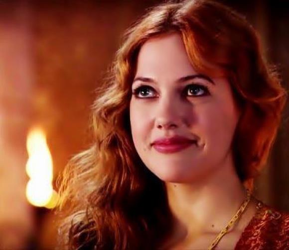 Meryem Uzerli: 32