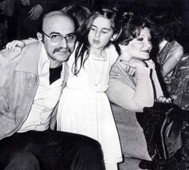 Seren Serengil babas ztrk ve annesi Nevin Serengil ile birlikte...