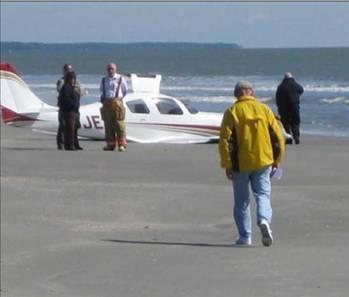 Robert Gary Jones<br>  38 yandaki Robert Gary Jones plajda sradan bir gnde jogging yapyordu. Kulaklnda mziini dinleyip kousunu yaparken gkyznden bir uak plaja acil ini yapmak durumunda kald. zel uan n cam szan ya yznden gr engelliyordu. Pilot acil inii srasnda ssz plajda koan Jones'u gremedi ve feci lm gerekleti.
