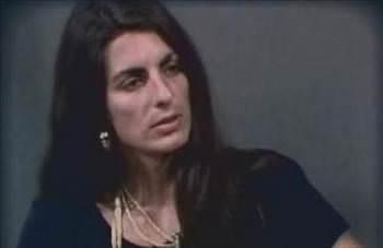 TV de lm<br>  Christine Chubbuck televizyonda intihar eden ilk ve tek haber spikeridir.  1974'de TV programnn balamasndan 8 dakika sonra sunucu deprasyona girip unlar syler: "Kanaln 40 ylnda polisin son haberlerini, son kanl cinayetleri ve renkli yaamlar aktardk. imdi bir tanesini daha greceksiniz.' dedikten sonra tabancasn kartp bana dayayp kendisini vurarak ld.