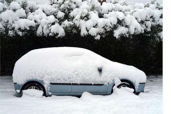 Motorun snmasn beklemek gerekir Eskiden arabalarn ideal yakt tketimine ulaabilmeleri iin altrldktan sonra motorlarnn bir sre snmas gerekiyordu. Ancak gnmz aralar altrldktan hemen sonra yola kabilir ve yakt tketiminde bir fark olmaz.