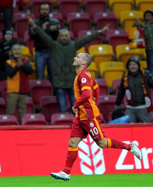 Wesley Sneijder - 3 milyon 200 bin Euro