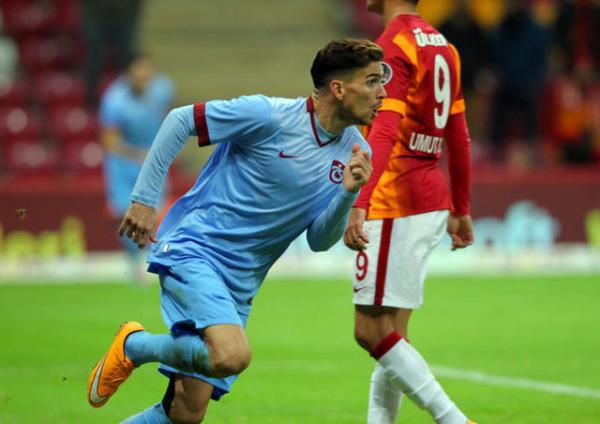 Carl Medjani - 1 milyon 100 bin Euro