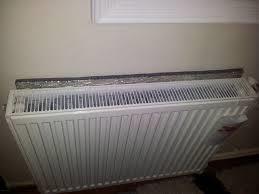 Bina yaltm yaptrlamyorsa, radyatrlerin arkasna s yaltm levhalar yerletirmek, nemli lde s tasarrufu salyor.