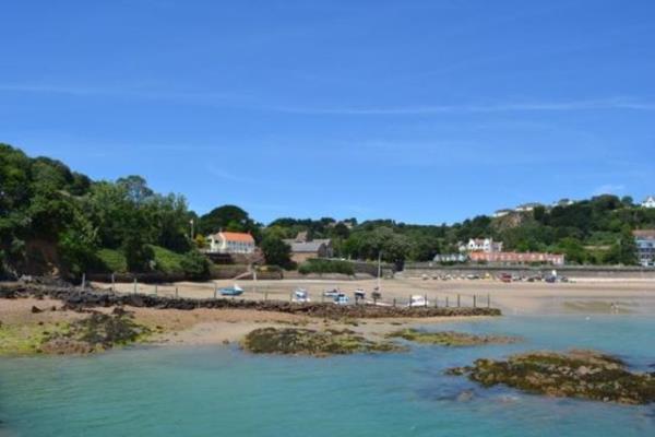 14- St. Brelade's Bay Beach - ngiltere
