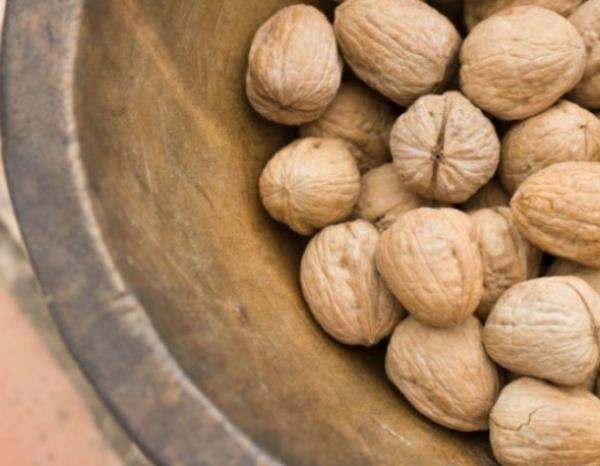 Ceviz    Salarn hzla uzamasn salyor. Ceviz, ayn zamanda cildin en byk dostlar olan biotin ile nemli protein yap talar ieriyor. Gnde 10 ceviz yiyerek salkl salara kavuun.