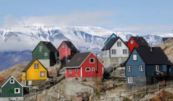 Dier Grnland dilleri daha iyi durumda. Kuzey Grnlandca, Kanada&#8217;da konuulan eski Eskimo- Aleut diliyle byk benzerlikler tayor ancak dier Grnland dillerinden olduka farkl. lkedeki zgn konumundan tr zellikle korunmas gerekiyor.