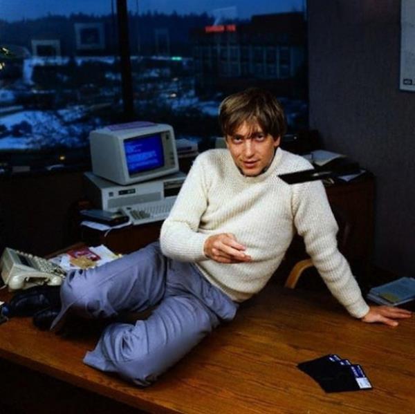 Bill Gates her ne kadar Yapay Zeka'ya merak duysa da, o da Elon Musk ve Stephen Hawking gibi Yapay Zeka'y endie verici olduunu dnyor.