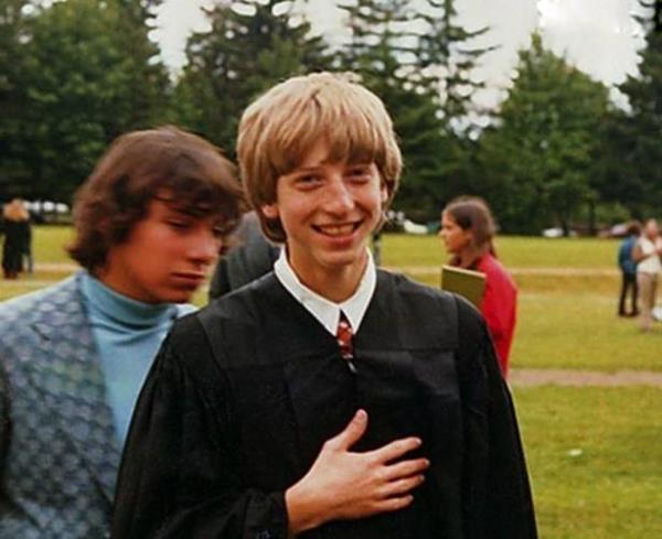 Amerika'daki niversitelere girmek iin tabi tutulan bir snav olan SAT'tan, Bill Gates 1600 zerinden 1590 puan almtr.