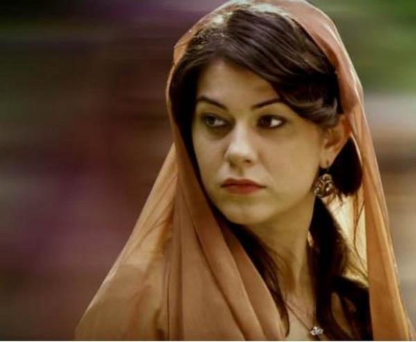 Lisede tp eitimi ald ama dedesinin izinden gidip oyuncu oldu.