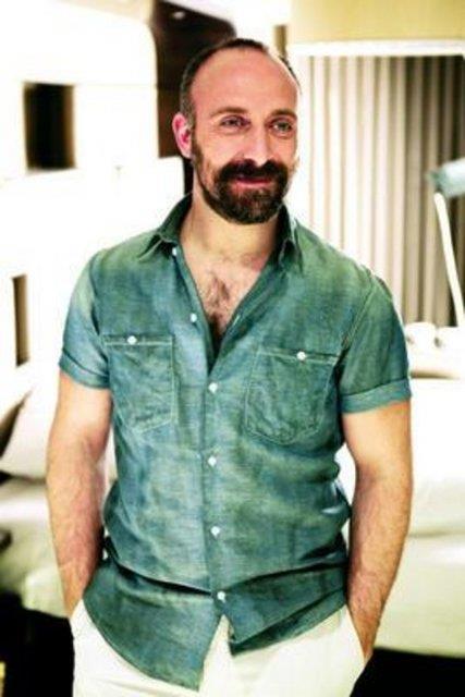 Ergen'in babas Mehmet Sait Ergen de kuann tannm bebteci ve oyuncularndan biriydi.