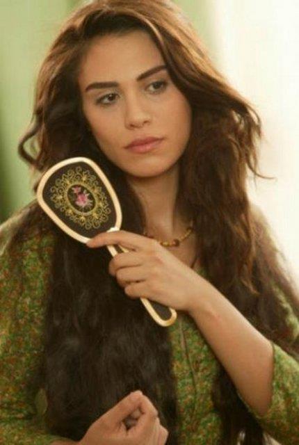 O da btn zmirli nller gibi gzelliiyle dikkat ekiyor.