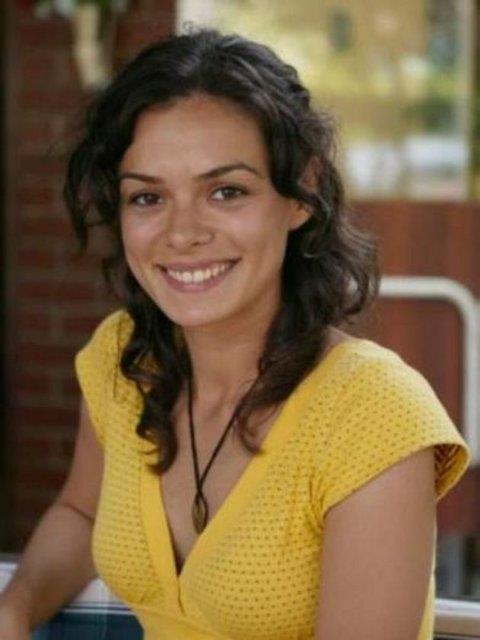 Bir sre nce Engin Altan Dzyatan ile nianlanan zge zpirinci stanbullu...