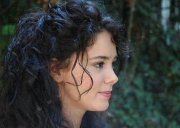 Krem dizisinde oynayan Duygu Yeti de stanbul doumlu nllerden.