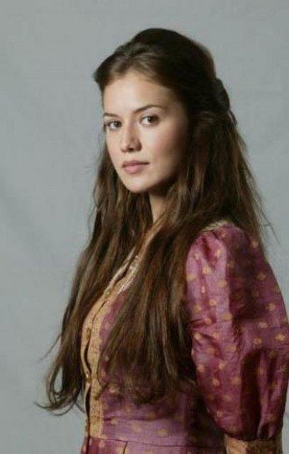 Fahriye Evcen, Almanya'da dnyaya geldi.