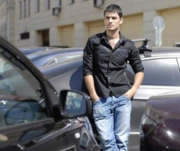 Kayp ehir'le ekranda adn duyuran Nik Xhelilaj, ekrann yurtdndan gelen oyuncularndan.