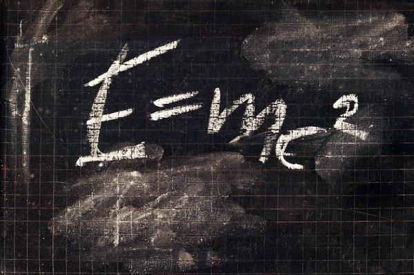 2. Azim paha biilmezdir  <br>&#8216;ok zeki olduumdan deil, sorunlarla uramaktan vazgemediimden baaryorum.&#8217; Belirlediiniz yolun sonuna ulaacak kadar sabrl msnz? Posta pullarnn gidecei yere varasya kadar mektuba yapp kalmasndan tr ok deerli olduu sylenir. Posta pulu gibi olun ve baladnz ii bitirin.