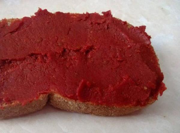 1 dilim ekmek zerine ev yapm sala + light labne ile