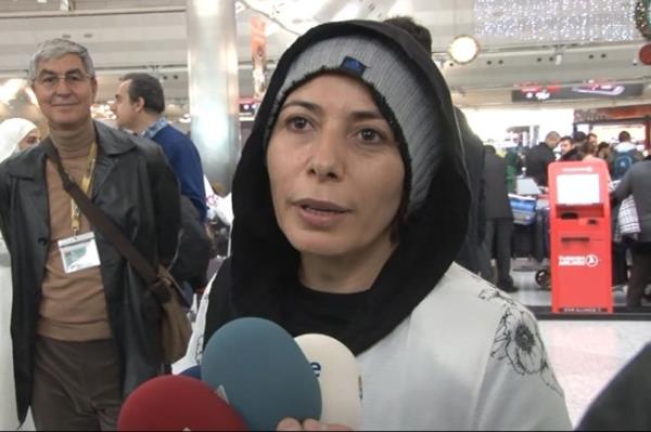 Umre vazifesinin, btn insanln gitmesi ve yaamas gereken bir hal olduunu syleyen Sanat ntizar ise &#8220;Geen sene hac yapmtm. lk grdmde, oraya ilk gittiimde &#8216;Rabbim her sene bana buraya gelmeyi nasip et ve hakikatiyle bunu deerlendirmeyi ve yaamay nasip et&#8217; diye dua etmitim. ok kr bu sene de gitmek nasip oldu. Allah btn genlerimize genken gitmeyi nasip etsin. Oradaki muazzam, mkemmel birlikteliin tek bir uur halinde cem etmesine bizi de dahil etsin&#8221; ifadelerini kulland...